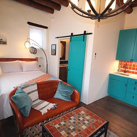 Closson Studio - Stylish - Near Plaza - Queen Bed ซานตาเฟ ภายนอก รูปภาพ