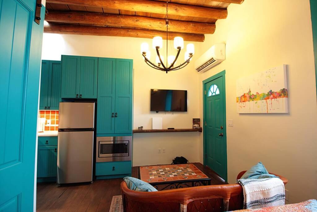 Closson Studio - Stylish - Near Plaza - Queen Bed ซานตาเฟ ภายนอก รูปภาพ