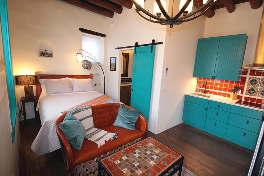 Closson Studio - Stylish - Near Plaza - Queen Bed ซานตาเฟ ภายนอก รูปภาพ